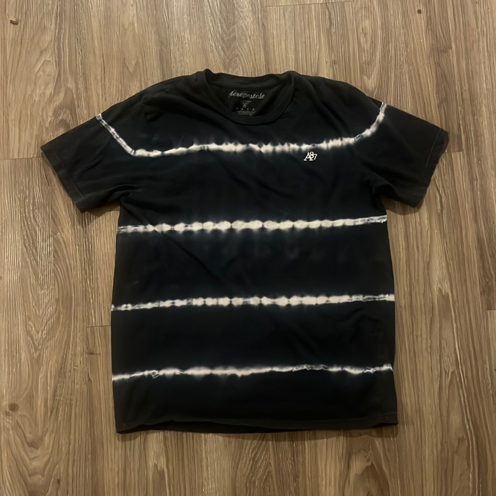 Aeropostale T-Shirt Size Med Unisex. Dark blue with white accents